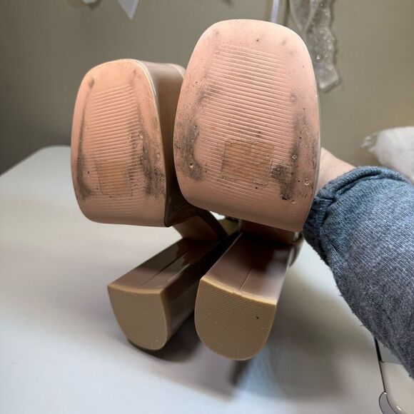 Lulus  - Picture 7 of 11